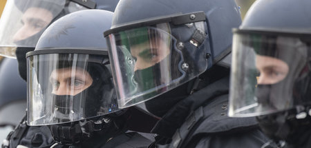 Wissen den »Rechtsstaat« hinter sich: Für den Kampf gerüstete Ei...