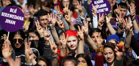 Demonstration für Gleichberechtigung der Geschlechter und gegen ...