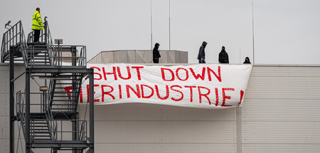 Nach Meinung dieser Aktivisten (am 4. Juli auf dem Tönnies-Firme