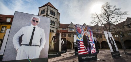 »Zunächst mal wird der Ankömmling auf dem Burghof vom Kaiser per...