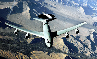 AWACS-Maschine im Jahr 2002 über Afghanistan. 2008 mit deutscher...
