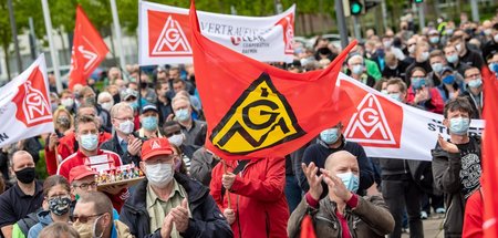 Bremen: Protestkundgebung der IG Metall vor dem Airbus-Werk gege... Bremen: Protestkundgebung der IG Metall vor dem Airbus-Werk gege...