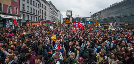 Demonstration gegen Rassismus am Hermannplatz in Berlin-Neukölln...