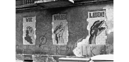 »Wir wollen Leben!«: Graffiti auf den zugemauerten Fenstern eine...