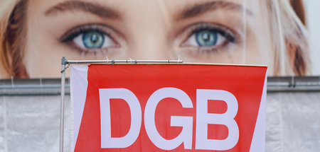 Nicht nur zusehen: Der Deutsche Gewerkschaftsbund engagiert sich...