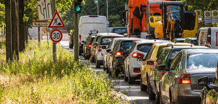 Sieht mit E-Autos auch nicht anders aus: Stau auf der Seestraße ... Sieht mit E-Autos auch nicht anders aus: Stau auf der Seestraße ...