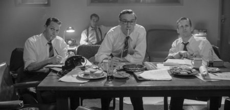 Reporter Edward R. Murrow und sein Team sichten Beweismaterial: ... Reporter Edward R. Murrow und sein Team sichten Beweismaterial: ...