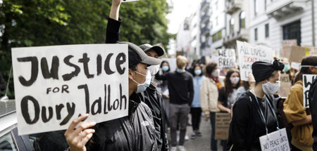 »Gerechtigkeit für Oury Jalloh«: Demonstration in Hamburg gegen ...