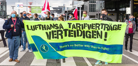 Lufthansa-Beschäftigte protestieren für Tarifbindung und Arbeits...