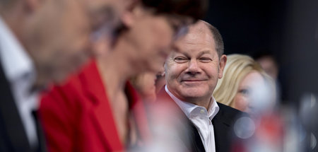 Lachender Dritter: Olaf Scholz war bei der Wahl zum Vorsitz den ...