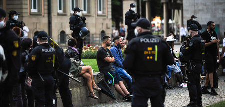 Polizeikontrolle im Stuttgarter Schlossgarten (26.6.2020)