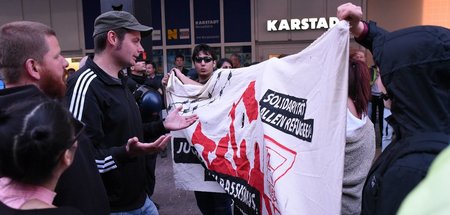 Demonstration von »Fulda stellt sich quer« auf dem Bahnhofsvorpl... Demonstration von »Fulda stellt sich quer« auf dem Bahnhofsvorpl...