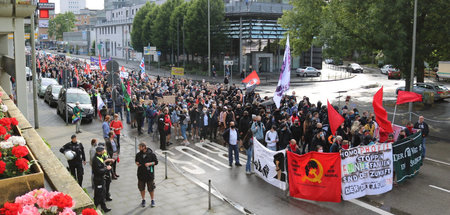 Flagge zeigen gegen Faschisten: Demonstrationszug durch Siegen (...