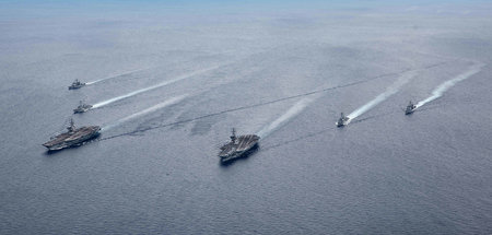 Die US-Flugzeugträger »USS Ronald Reagan« und »USS Nimitz«, begl...