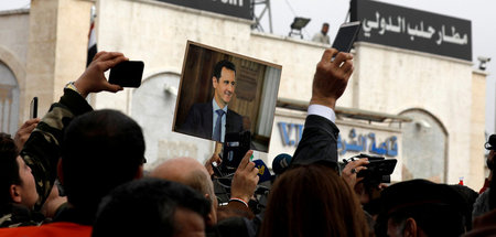 Syrer feiern mit Bildern des Präsidenten Baschar Al-Assads die W...