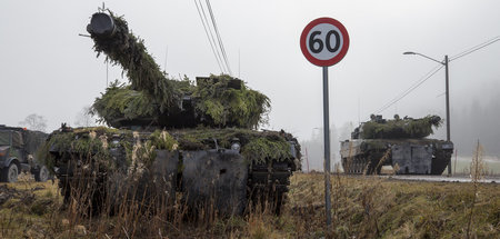 deutsche Kampfpanzer vom Typ Leopard 2 nehmen an der Nato-Übung ...