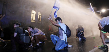 Mit Wasserwerfern ging die Polizei in Jerusalem am Sonnabend geg...
