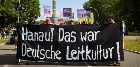 AdoraPress_MigrantifaDemo_001.jpg