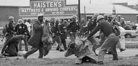 Mit dem Leben einstehen: Der Bürgerrechtler John Lewis (2. v. r....