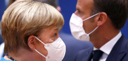 Auf Distanz: Bundeskanzlerin Angela Merkel und der französische ...