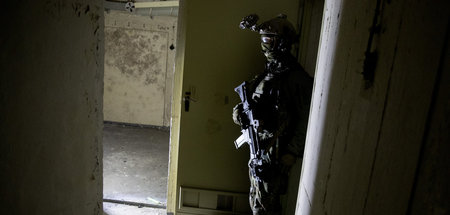 Bundeswehr-Soldaten der Eliteeinheit Kommando Spezialkräfte (KSK... Bundeswehr-Soldaten der Eliteeinheit Kommando Spezialkräfte (KSK...