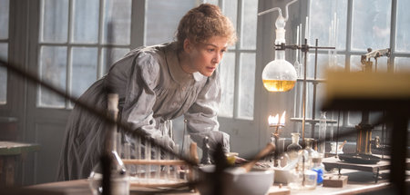 Plackerei im Labor: Rosamund Pike als Marie Curie