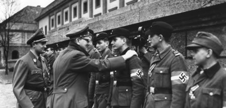 Nicht »AKK«, nicht die BRD – aber allemal eine Warnung: Hitler m...