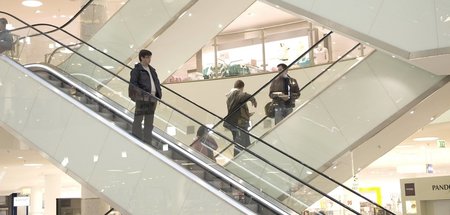 Bloß nicht zur vollen Stunde: Innenanicht der Karstadt-Filiale i...