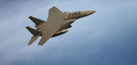 Kriegsgebaren im Luftraum: Ein US-Kampfjet vom Militärstützpunkt...