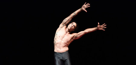 Wild und delikat: Jason Reilly im »Boléro« von Maurice Béjart mi... Wild und delikat: Jason Reilly im »Boléro« von Maurice Béjart mi...