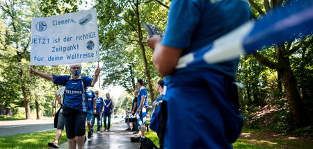 Wie sauber ist der Sport der Schweinemillionäre? Anti-Tönnies-Pr... Wie sauber ist der Sport der Schweinemillionäre? Anti-Tönnies-Pr...