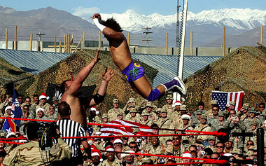 Draußen Wrestling, drinnen Folter: US-Basis Bagram (Afghanistan Draußen Wrestling, drinnen Folter: US-Basis Bagram (Afghanistan