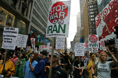 Protestdemonstration gegen einen geplanten Militärschlag auf den... Protestdemonstration gegen einen geplanten Militärschlag auf den...