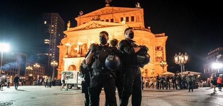 Polizisten am vergangenen Wochenende vor der Alten Oper in Frank... Polizisten am vergangenen Wochenende vor der Alten Oper in Frank...