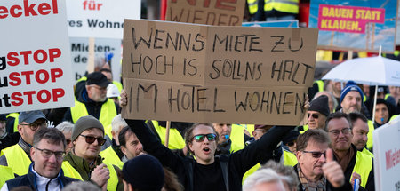 Satiredemonstrant auf einer Kundgebung der Berliner Vermieterlob...