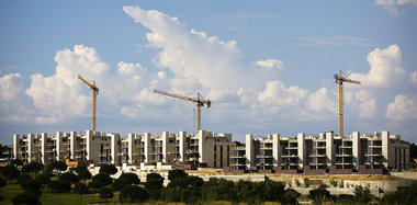 Spanien, das heißt Beton: Siedlungsneubau mit Eigentumswohnungen... Spanien, das heißt Beton: Siedlungsneubau mit Eigentumswohnungen...