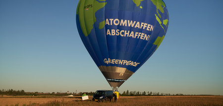 »Atomwaffen abschaffen!«: Heißluftballon der Umweltorganisation ...