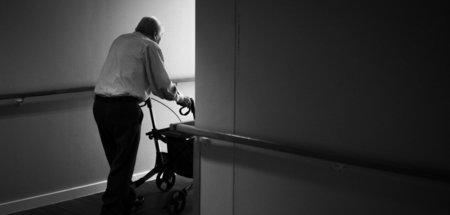 Alt und arm: Pflegebedürftige in Heimen müssen immer öfter tief ...