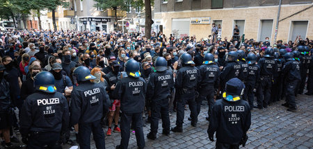 Gerichtsvollzieher geschützt: Die Neuköllner Weisestraße am Frei...