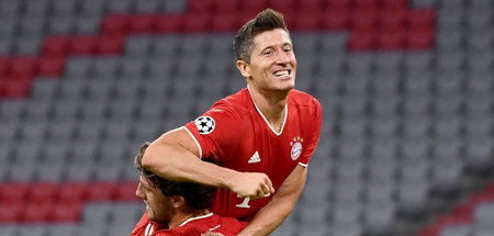 Auf den Spuren von Gerd Müller: Robert Lewandowski trifft und tr... Auf den Spuren von Gerd Müller: Robert Lewandowski trifft und tr...