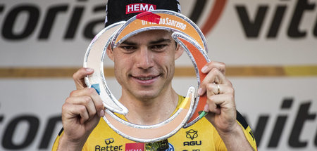 Wout van Aert vom Team Jumbo beim Rennen Mailand–Sanremo (8.8.20... Wout van Aert vom Team Jumbo beim Rennen Mailand–Sanremo (8.8.20...