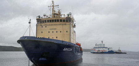 Russlands schwimmendes Kernkraftwerk Akademik Lomonossow und der...