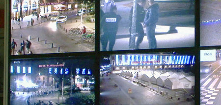 Ein Polizeieinsatz wird per Videokamera überwacht: »Im Kopf eine...