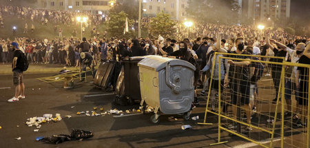 Straßenblockade in Minsk nach der Präsidentenwahl am Sonntag