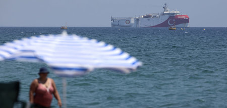 Das türkische Forschungsschiff »Oruc Reis« noch vor der Küste be...