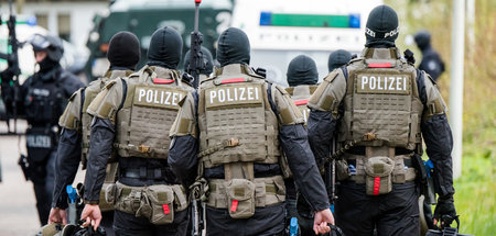Böcke zu Gärtnern? SEK-Beamte bei Antiterrorübung in Hamburg (Ar