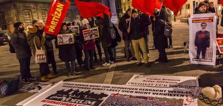 Wie hier in Wien kam es auch im Ausland zu Solidaritätskundgebun... Wie hier in Wien kam es auch im Ausland zu Solidaritätskundgebun...