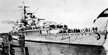 Der Panzerkreuzer A, am 1. April 1933 als Panzerschiff »Deutschl... Der Panzerkreuzer A, am 1. April 1933 als Panzerschiff »Deutschl...