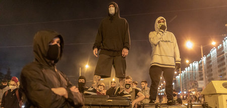 Demonstranten in Minsk auf den Barrikaden (10.8.2020)