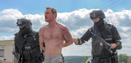 Chad Cutler (Michael Fassbender) gerät häufig mit der Polizei an... Chad Cutler (Michael Fassbender) gerät häufig mit der Polizei an...